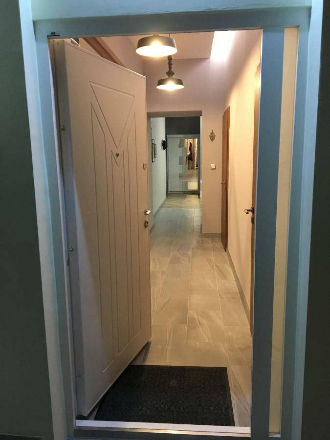 Modern 2 Bedroom Apartment With Free Airport Transfer Budapest Exterior foto